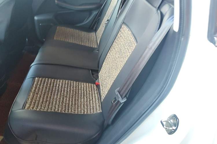 Used Zotye Domy X5 2015 1.5T CVT ZhiXian Trim China V Standard Left Rear Seat