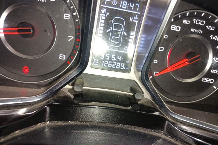 Used Zotye Domy X5 2015 1.5T CVT ZhiXian Trim China V Standard Odometer Close Up