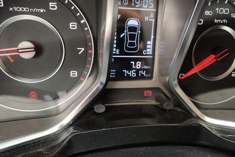 Used Zotye Domy X5 2015 1.5T CVT ZhiXian Trim China V Standard Odometer Close Up