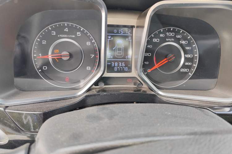 Used Zotye Domy X5 2015 1.5T Manual Luxury Model China V Standard Odometer Close Up