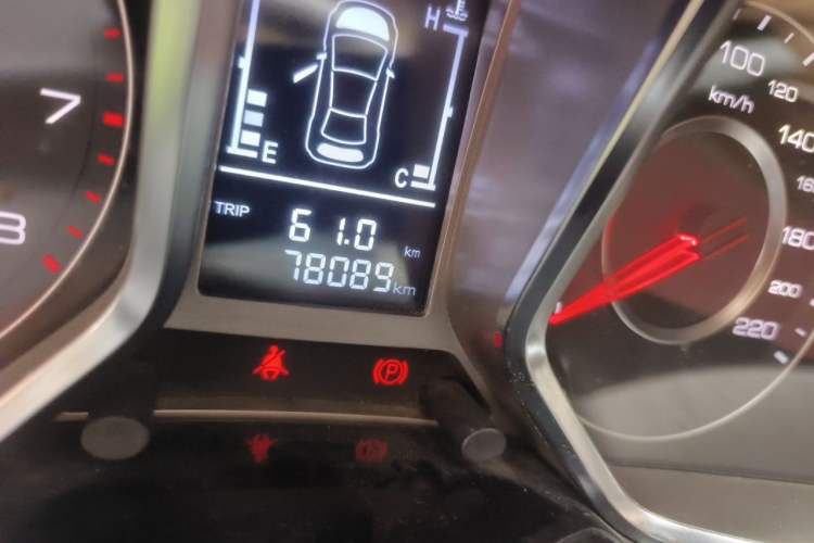 Used Zotye Domy X5 2015 1.5T Manual Luxury Model China V Standard Odometer Close Up