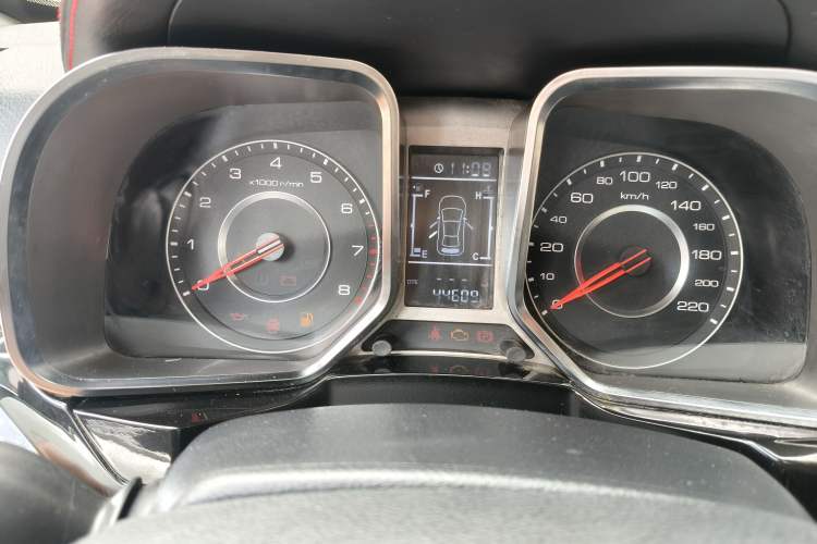 Used Zotye Domy X5 2015 1.5T Manual Luxury Version China IV Standard Odometer Close Up