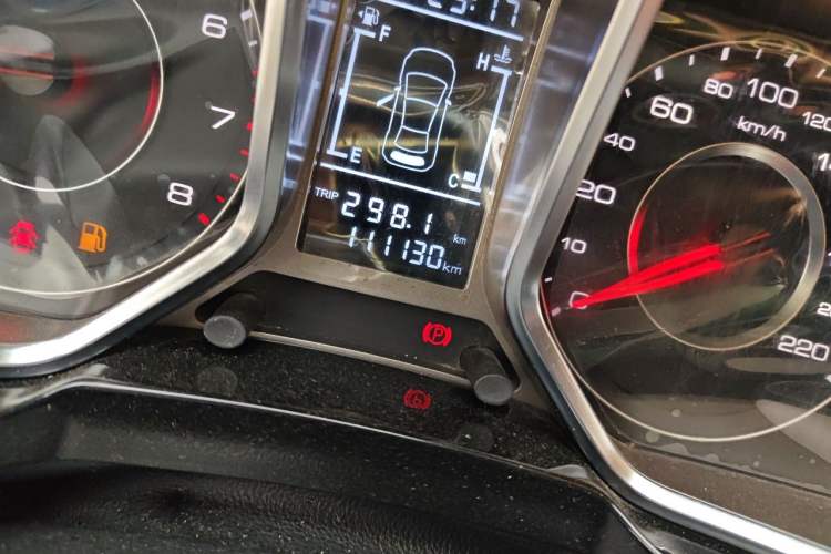 Used Zotye Domy X5 2015 1.5T Manual Elite Model China V Standard Odometer Close Up