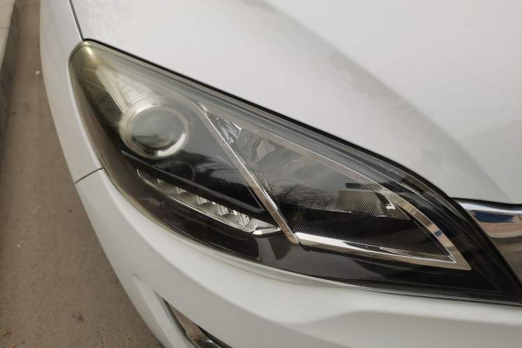 Used Zotye Domy X5 2015 1.5T CVT ZhiXian Trim China V Standard Right Front Headlight