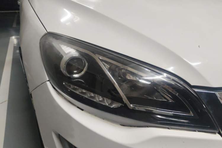 Used Zotye Domy X5 2015 1.5T CVT ZhiXian Model China IV Standard Right Front Headlight