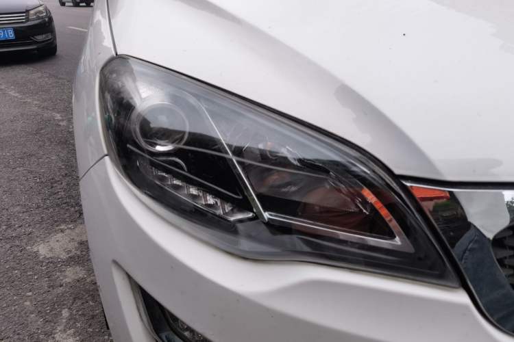 Used Zotye Domy X5 2015 1.5T CVT ZhiXian Model China IV Standard Right Front Headlight