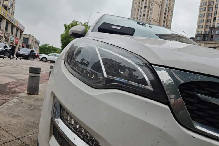 Used Zotye Domy X5 2015 1.5T Manual Luxury Version China IV Standard Right Front Headlight