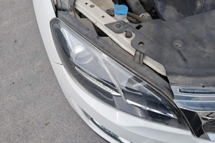 Used Zotye Domy X5 2015 1.5T Manual Luxury Version China IV Standard Right Front Headlight