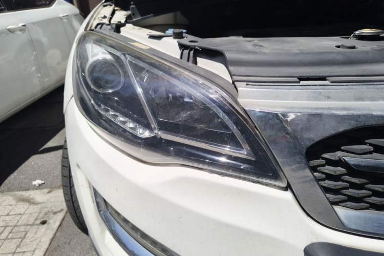 Used Zotye Domy X5 2015 1.5T CVT ZhiXian Trim China V Standard Right Front Headlight
