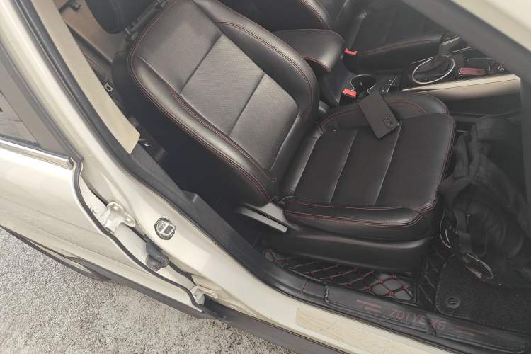 Used Zotye Domy X5 2015 1.5T CVT ZhiXian Model China IV Standard Right Front Seat