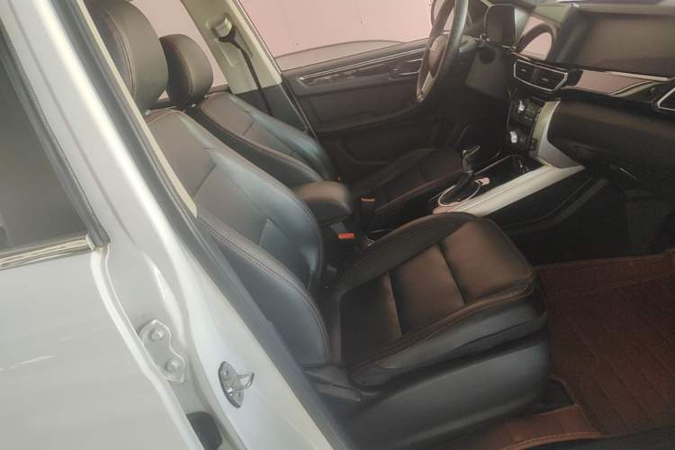 Used Zotye Domy X5 2015 1.5T CVT ZhiXian Model China IV Standard Right Front Seat
