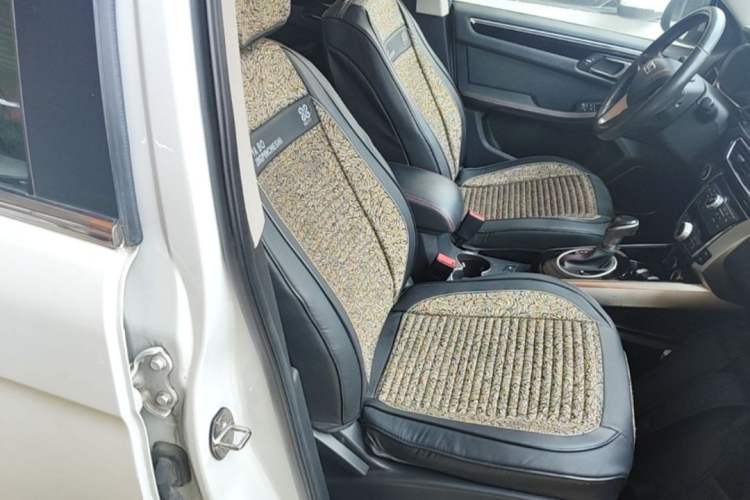 Used Zotye Domy X5 2015 1.5T CVT ZhiXian Trim China V Standard Right Front Seat