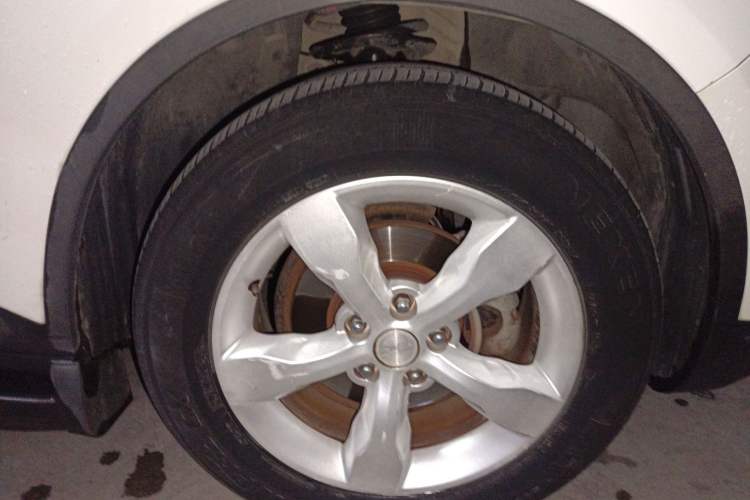 Used Zotye Domy X5 2015 1.5T CVT ZhiXian Trim China V Standard Right Front Wheel Hub