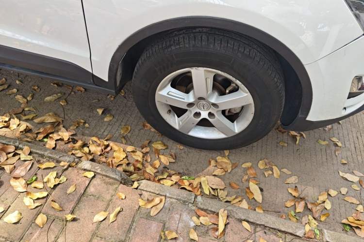 Used Zotye Domy X5 2015 1.5T Manual Luxury Version China IV Standard Right Front Wheel Hub