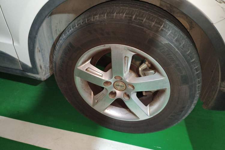 Used Zotye Domy X5 2015 1.5T Manual Elite Model China IV Standard Right Front Wheel Hub