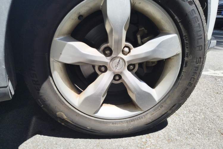 Used Zotye Domy X5 2015 1.5T CVT ZhiXian Trim China V Standard Right Front Wheel Hub
