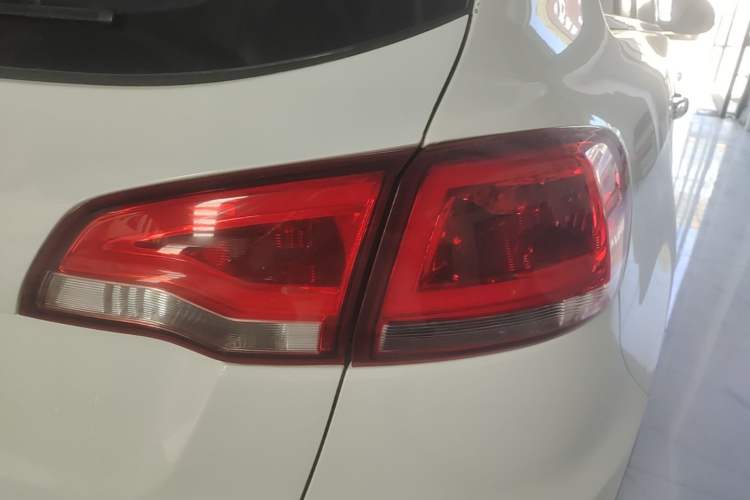 Used Zotye Domy X5 2015 1.5T CVT ZhiXian Model China IV Standard Right Rear Taillight
