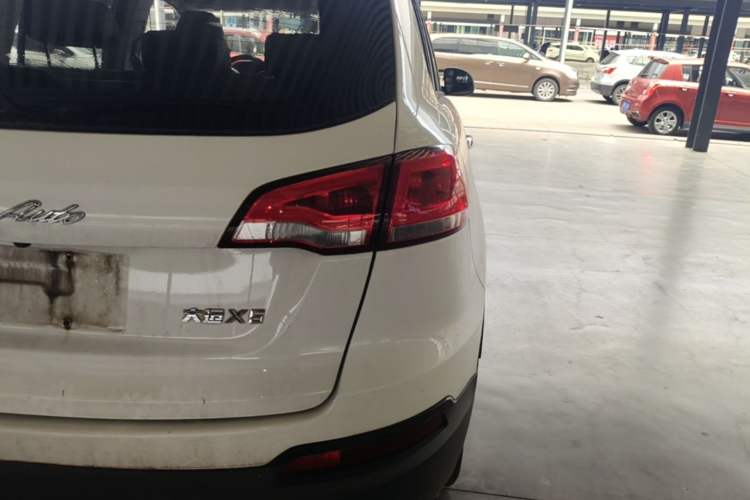 Used Zotye Domy X5 2015 1.5T CVT ZhiXian Trim China V Standard Right Rear Taillight