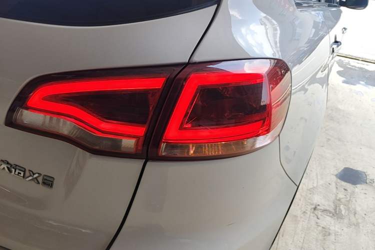 Used Zotye Domy X5 2015 1.5T CVT ZhiXian Trim China V Standard Right Rear Taillight