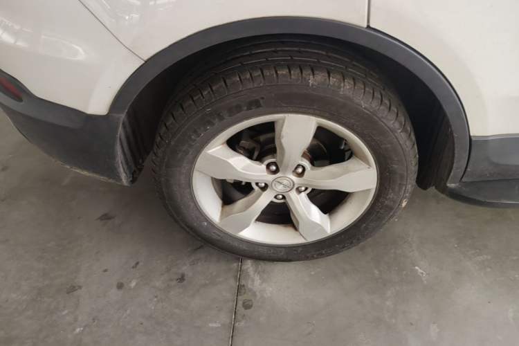 Used Zotye Domy X5 2015 1.5T CVT ZhiXian Trim China V Standard Right Rear Wheel Hub