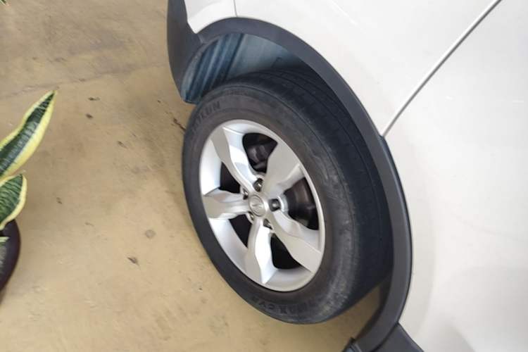 Used Zotye Domy X5 2015 1.5T CVT ZhiXian Trim China V Standard Right Rear Wheel Hub