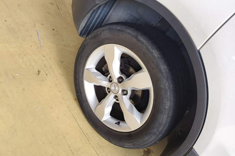 Used Zotye Domy X5 2015 1.5T CVT ZhiXian Trim China V Standard Right Rear Wheel Hub