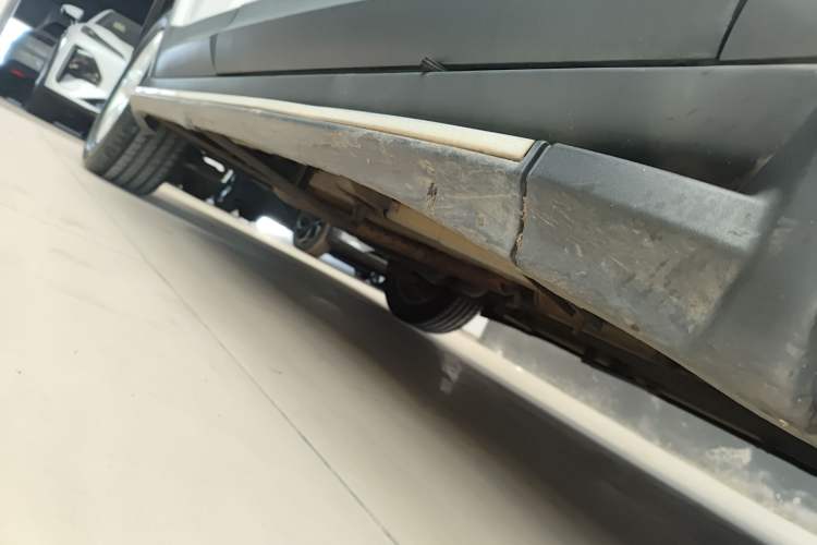 Used Zotye Domy X5 2015 1.5T Manual Luxury Version China IV Standard Right Side Sill