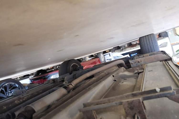 Used Zotye Domy X5 2015 1.5T CVT ZhiXian Trim China V Standard Right Side Sill