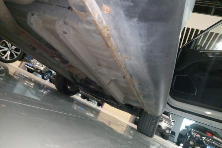 Used Zotye Domy X5 2015 1.5T CVT ZhiXian Trim China V Standard Right Side Sill