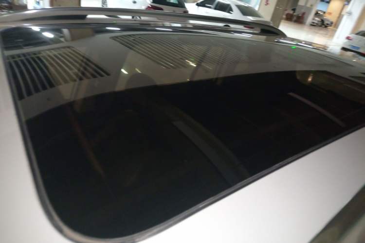 Used Zotye Domy X5 2015 1.5T CVT ZhiXian Trim China V Standard Roof