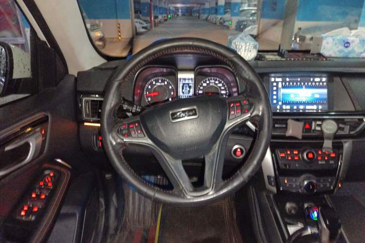 Used Zotye Domy X5 2015 1.5T CVT ZhiXian Trim China V Standard Steering Wheel