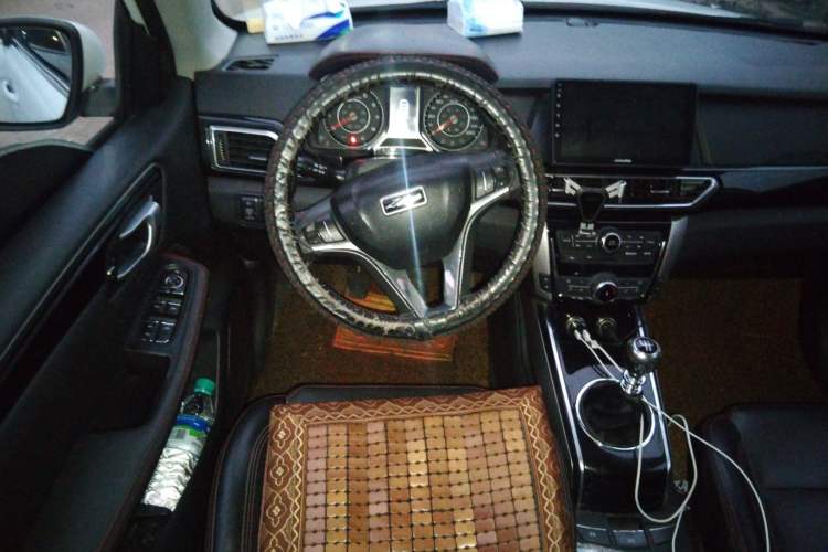 Used Zotye Domy X5 2015 1.5T Manual Luxury Version China IV Standard Steering Wheel
