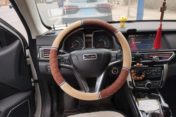 Used Zotye Domy X5 2015 1.5T CVT ZhiXian Trim China V Standard Steering Wheel