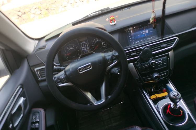 Used Zotye Domy X5 2015 1.5T Manual Luxury Version China IV Standard Steering Wheel