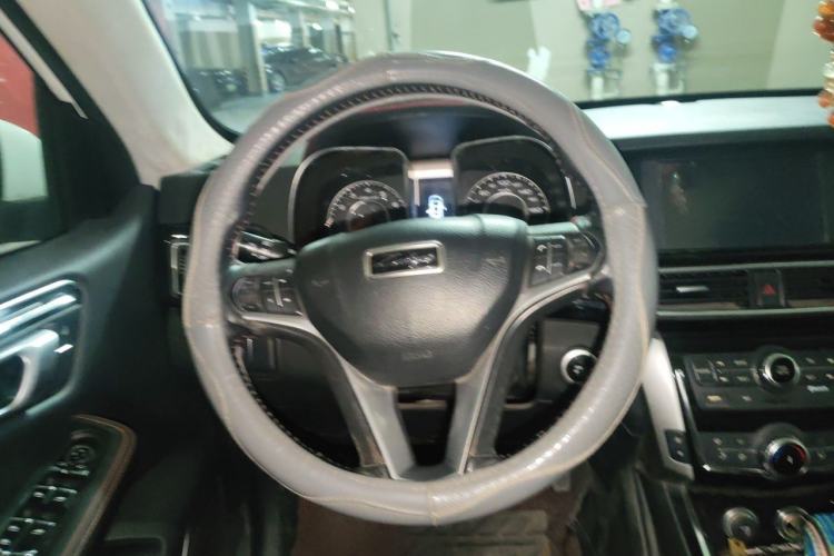 Used Zotye Domy X5 2015 1.5T CVT ZhiXian Model China IV Standard Steering Wheel
