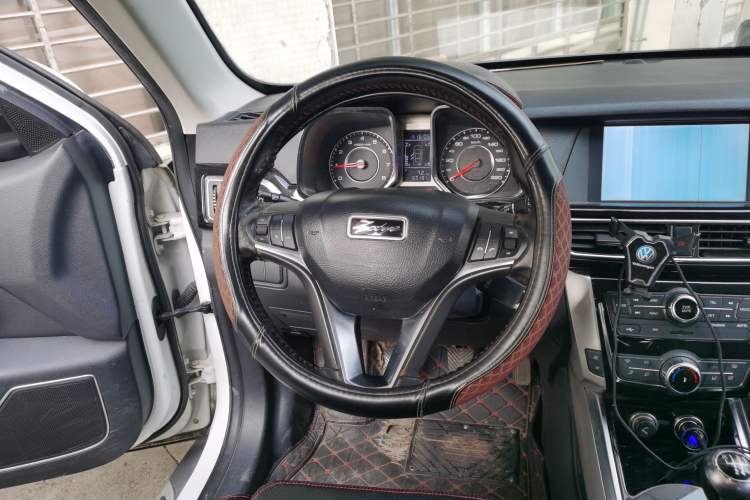 Used Zotye Domy X5 2015 1.5T Manual Luxury Version China IV Standard Steering Wheel