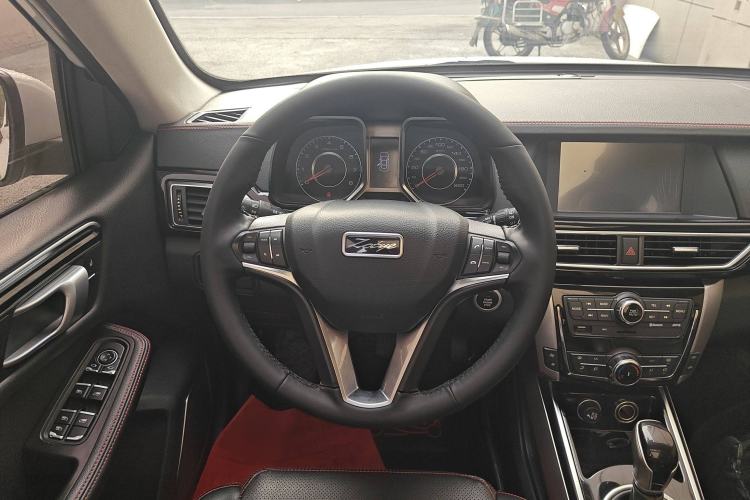 Used Zotye Domy X5 2015 1.5T CVT ZhiXian Model China IV Standard Steering Wheel