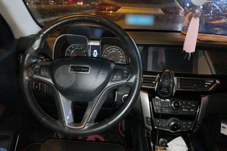Used Zotye Domy X5 2015 1.5T Manual Luxury Version China IV Standard Steering Wheel