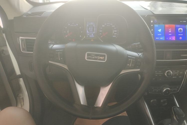 Used Zotye Domy X5 2015 1.5T CVT ZhiXian Model China IV Standard Steering Wheel