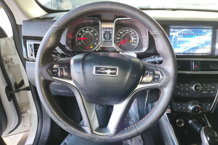 Used Zotye Domy X5 2015 1.5T CVT Landlord Model China IV Standard Steering Wheel