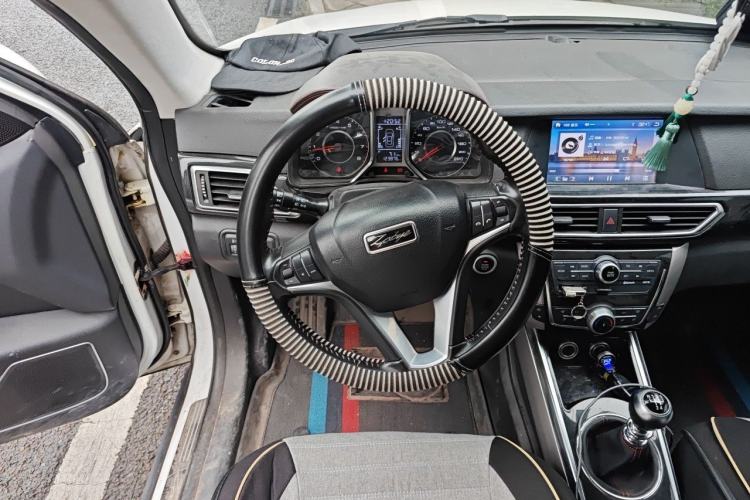 Used Zotye Domy X5 2015 1.5T Manual Luxury Version China IV Standard Steering Wheel