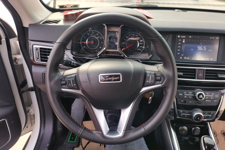 Used Zotye Domy X5 2015 1.5T CVT Landlord Edition China V Standard Steering Wheel