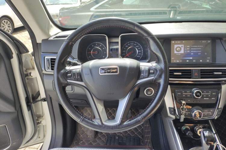 Used Zotye Domy X5 2015 1.5T CVT ZhiXian Model China IV Standard Steering Wheel