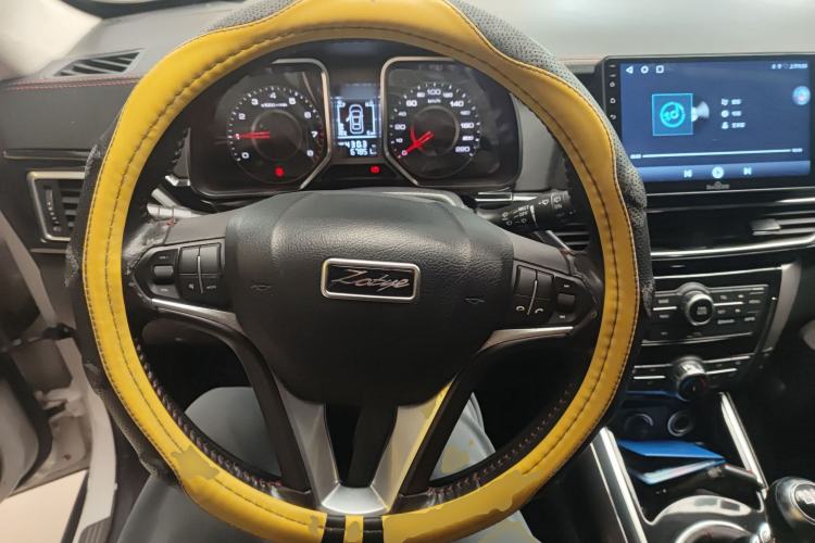Used Zotye Domy X5 2015 1.5T Manual Luxury Version China IV Standard Steering Wheel