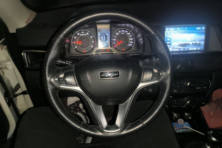 Used Zotye Domy X5 2015 1.5T Manual Luxury Version China IV Standard Steering Wheel