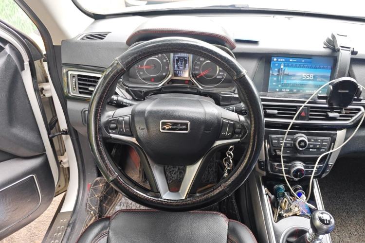 Used Zotye Domy X5 2015 1.5T Manual Luxury Version China IV Standard Steering Wheel