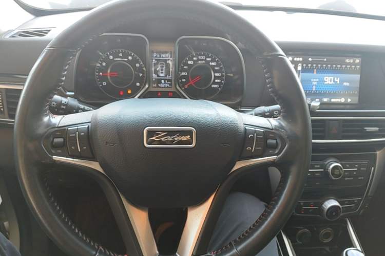 Used Zotye Domy X5 2015 1.5T CVT ZhiXian Trim China V Standard Steering Wheel