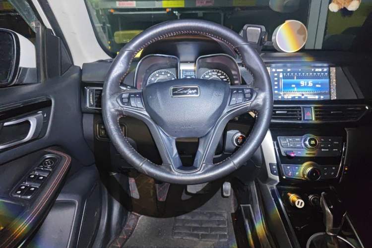 Used Zotye Domy X5 2015 1.5T CVT ZhiXian Model China IV Standard Steering Wheel