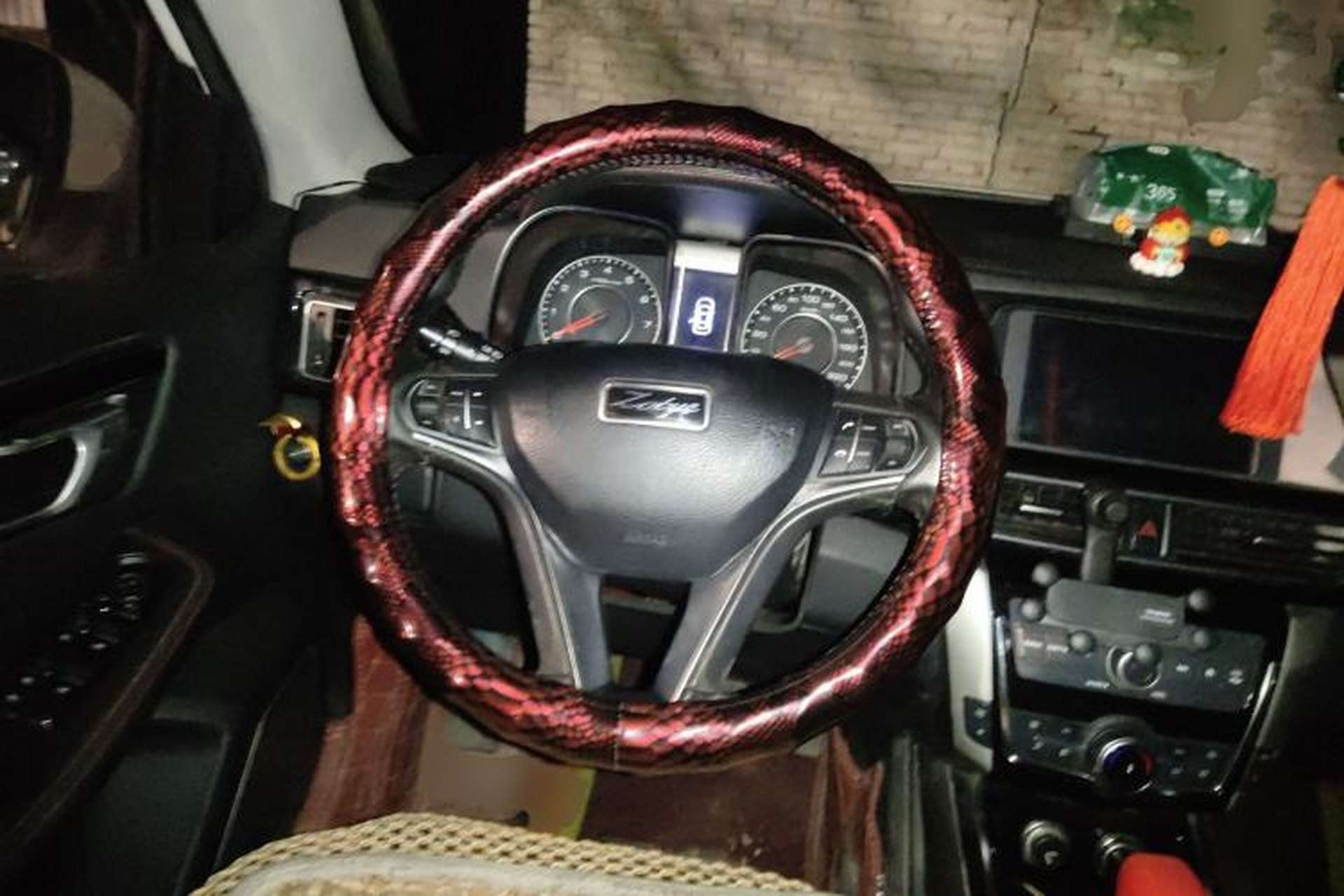 Used Zotye Domy X5 2015 1.5T CVT Landlord Model China IV Standard Steering Wheel