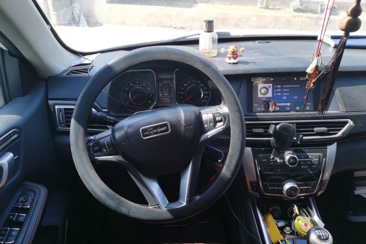 Used Zotye Domy X5 2015 1.5T Manual Luxury Version China IV Standard Steering Wheel